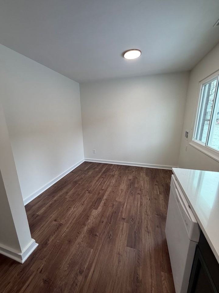 1530 Genessee Ave - Photo 4 of 16