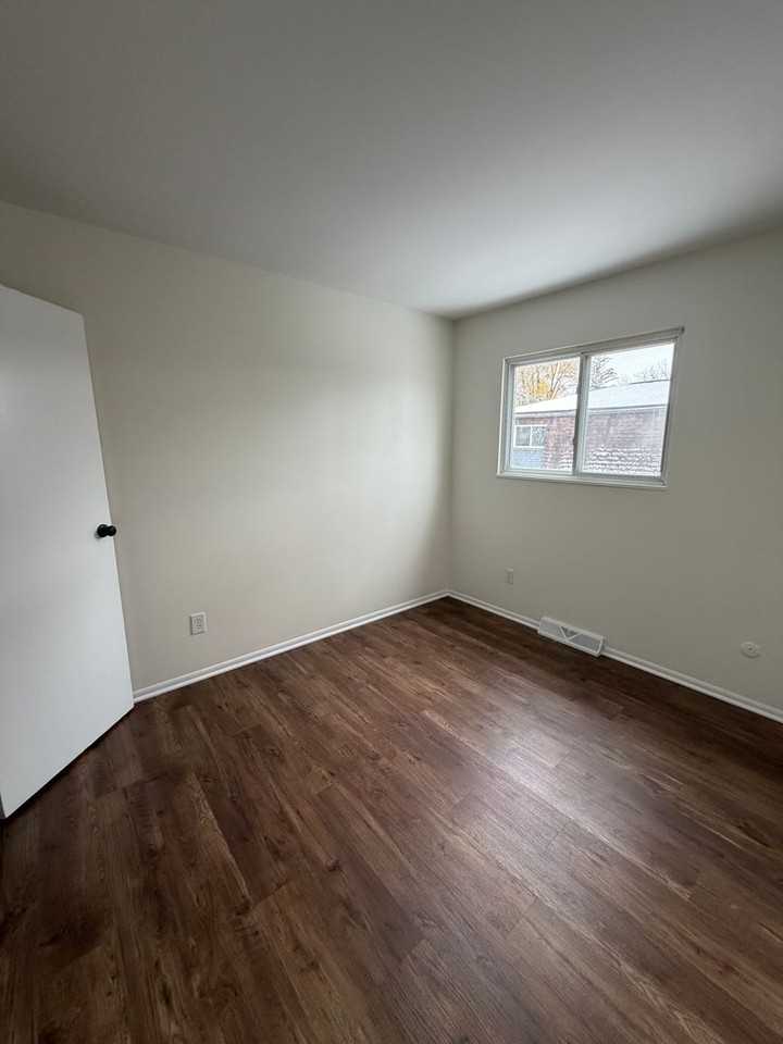 1530 Genessee Ave - Photo 7 of 16