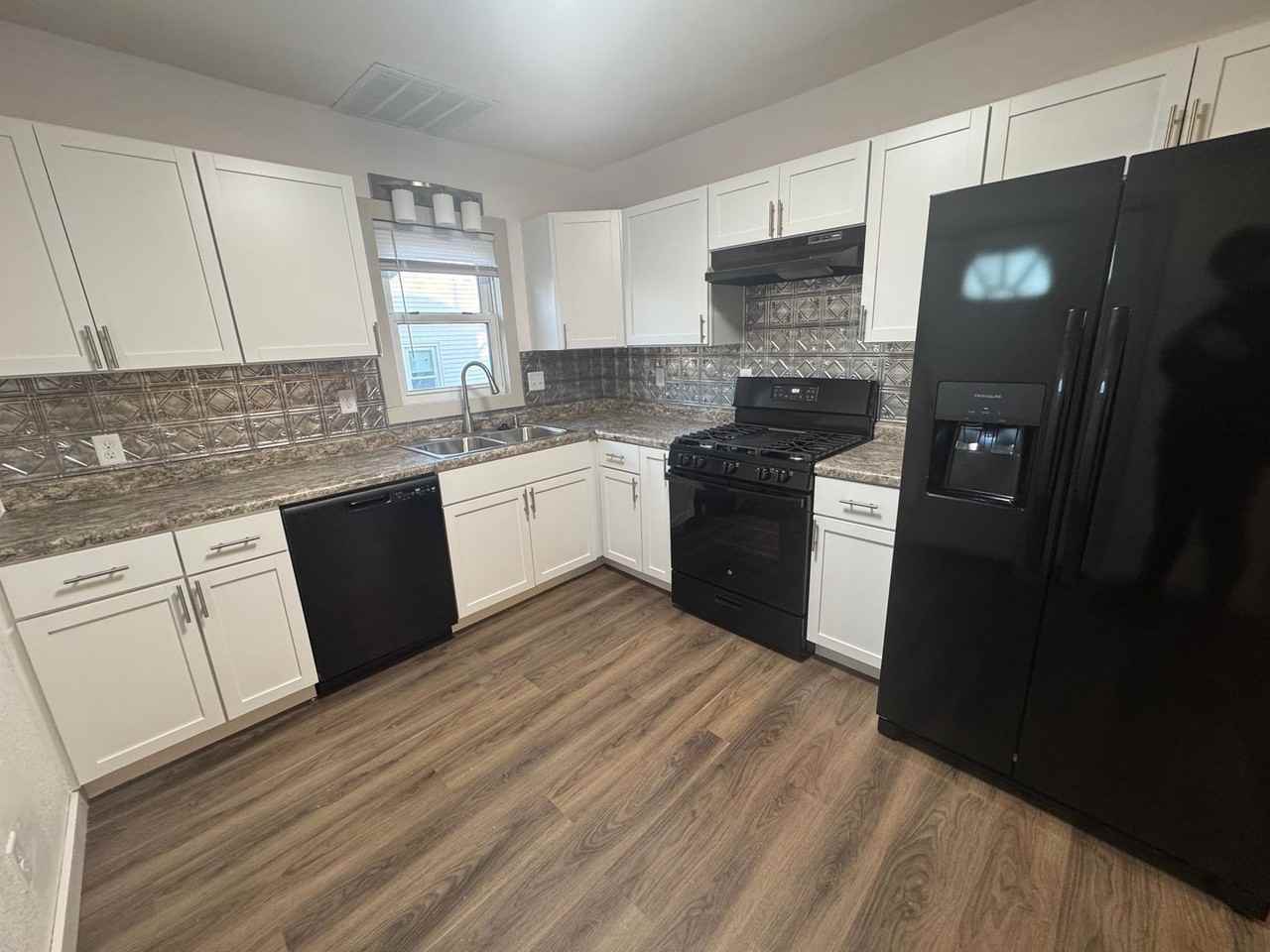 1210 W Parker St - Photo 2 of 20