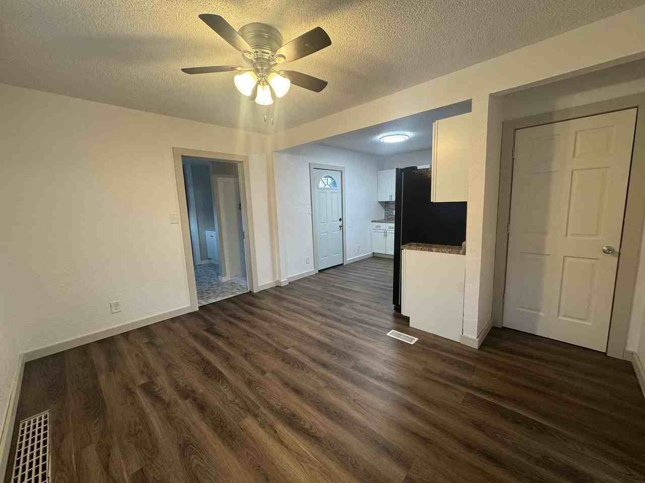 1210 W Parker St - Photo 4 of 20