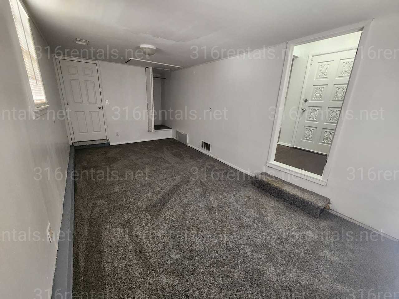 2626 N Volutsia St - Photo 5 of 10