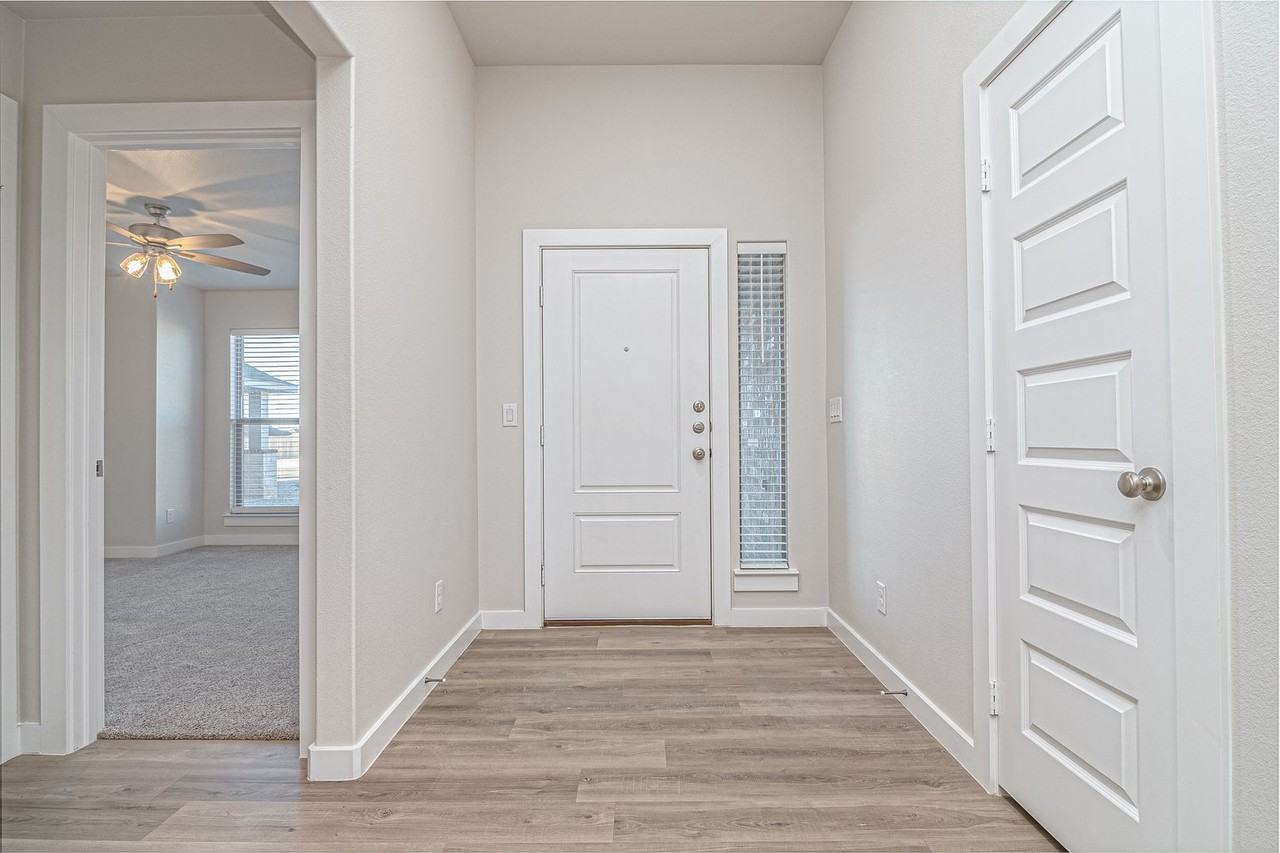 6106 Purtis Creek Dr - Photo 2 of 25