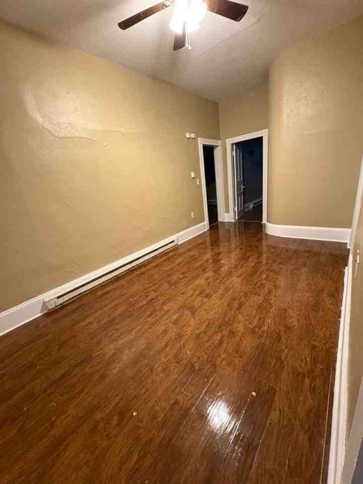 552 Main St - Photo 3 of 10