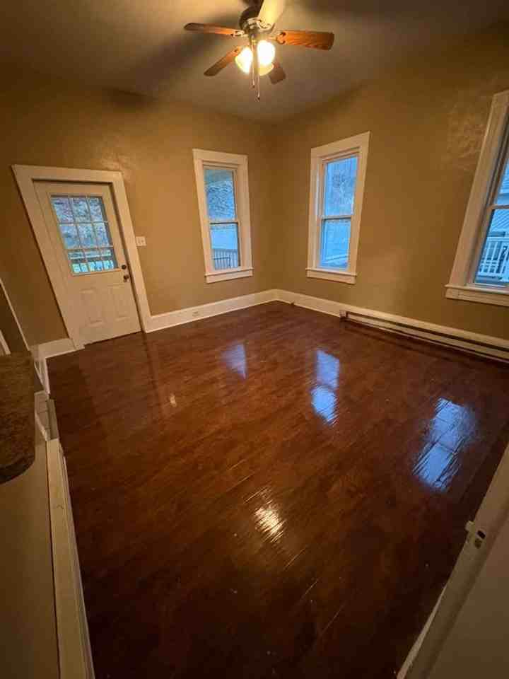 552 Main St - Photo 7 of 10