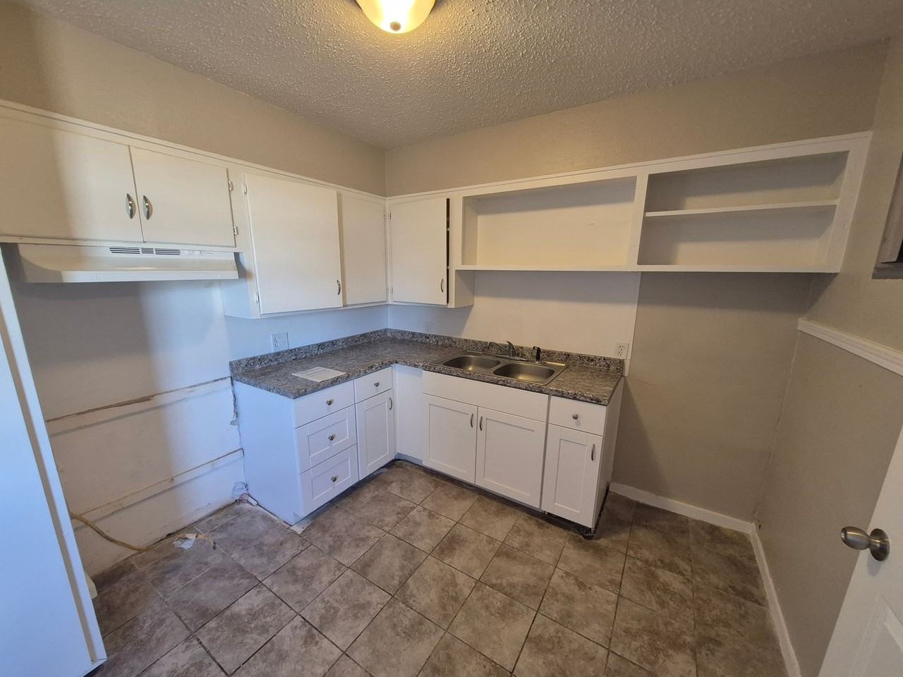 1714 42nd St - Photo 2 of 20