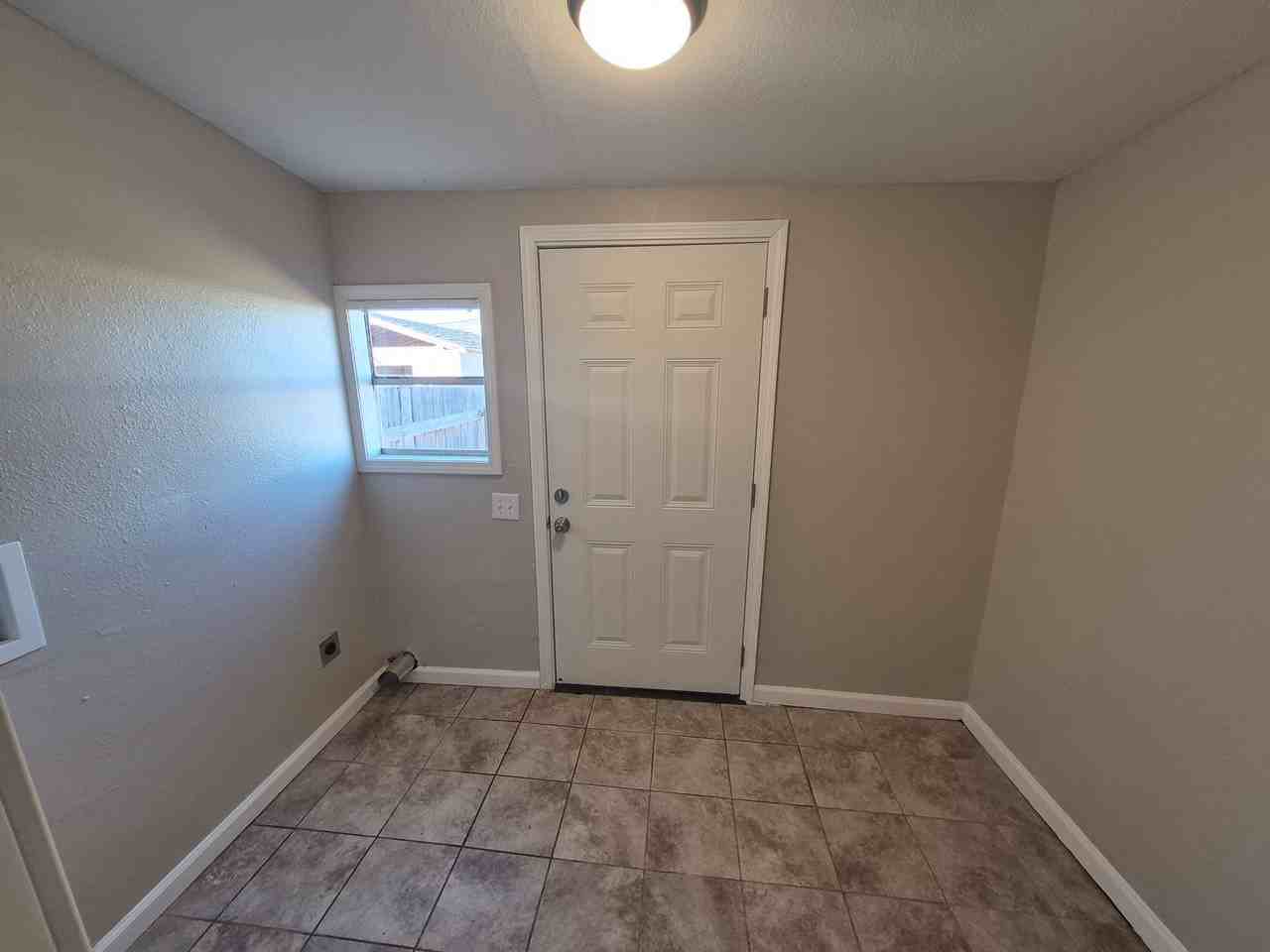 1714 42nd St - Photo 3 of 20