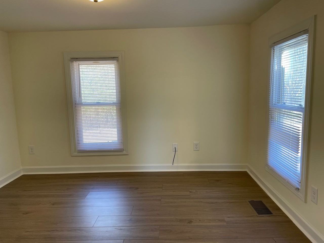 1125 N Main St - Photo 4 of 18