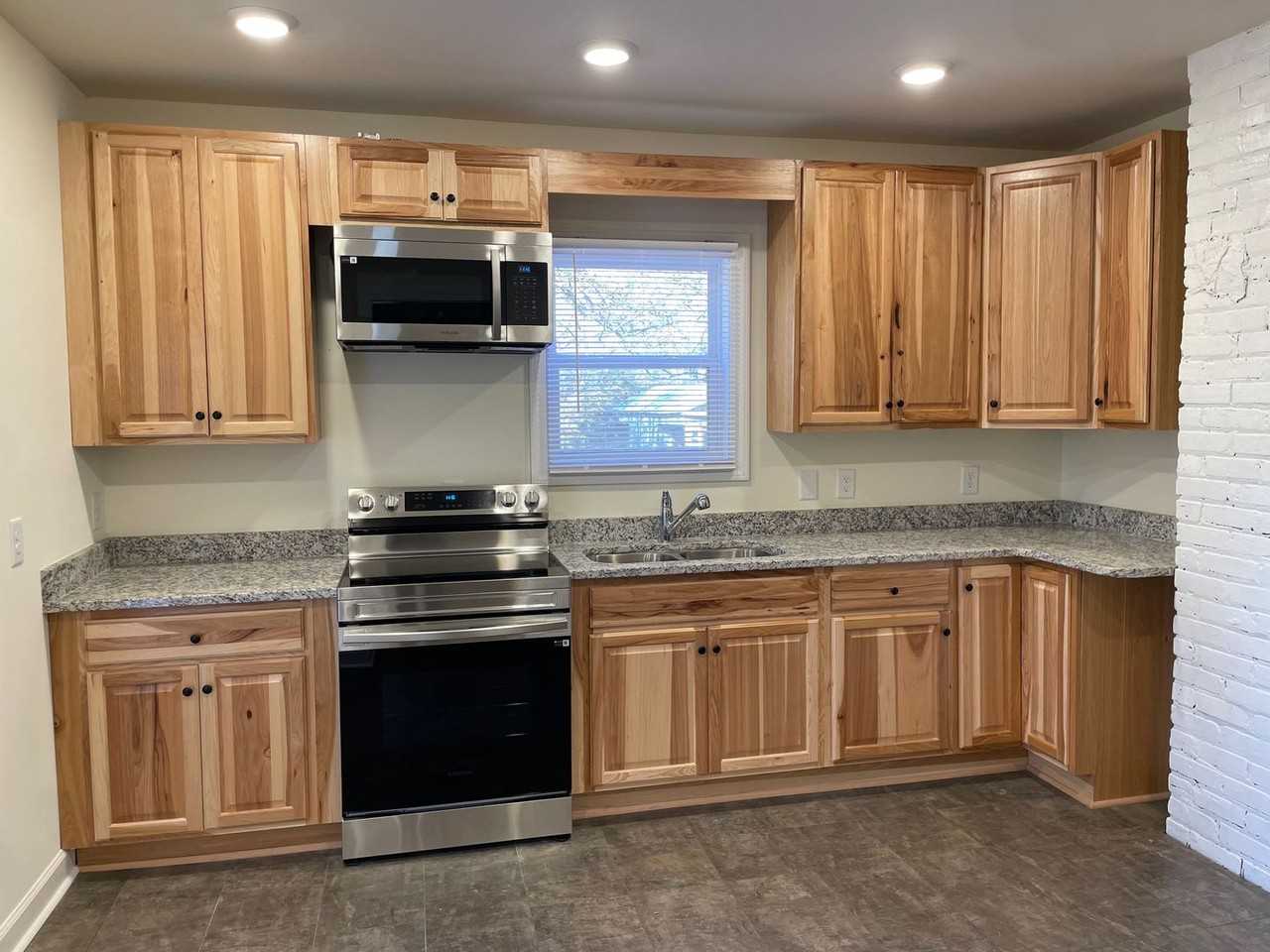 1125 N Main St - Photo 5 of 18