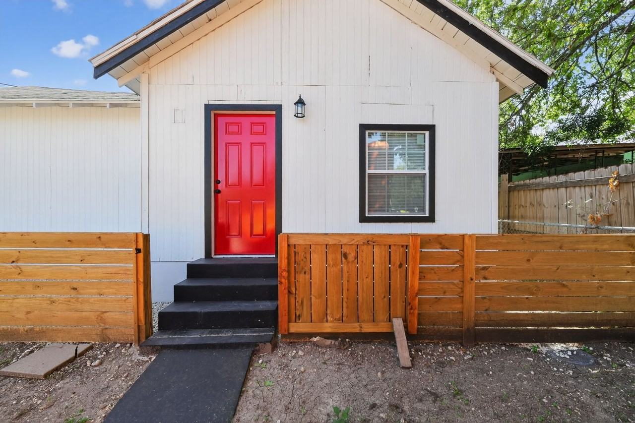 427 Floyd Ave - Photo 3 of 31