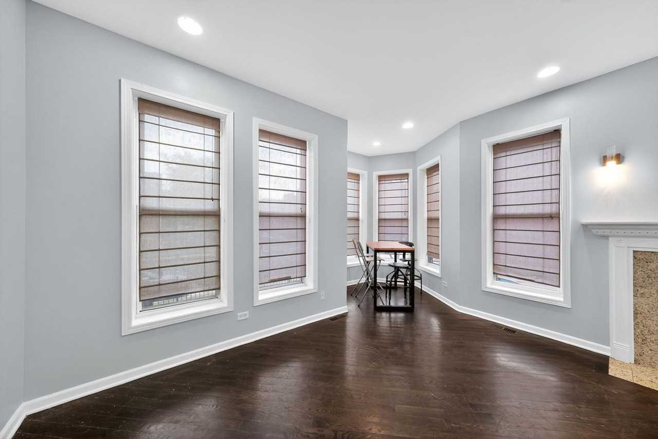 4956 S Champlain Ave - Photo 6 of 32