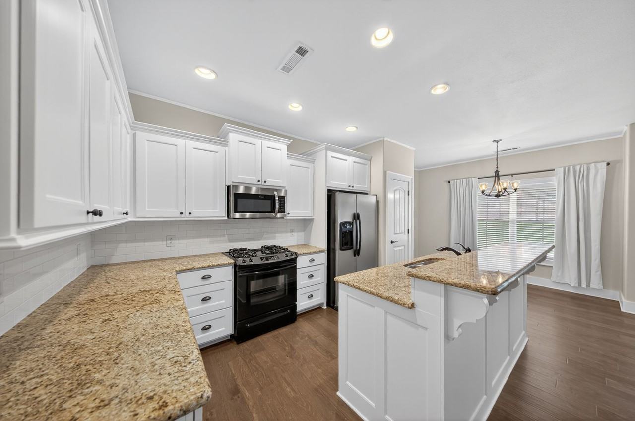 1221 Chancery Ln - Photo 3 of 28