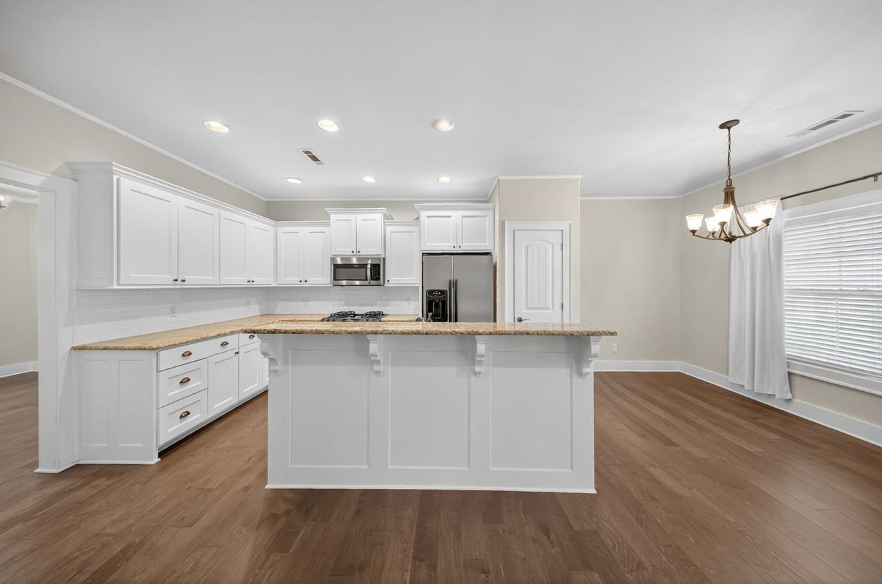 1221 Chancery Ln - Photo 5 of 28