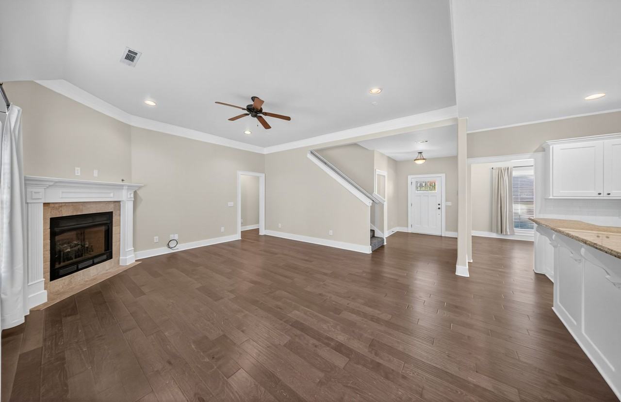 1221 Chancery Ln - Photo 7 of 28