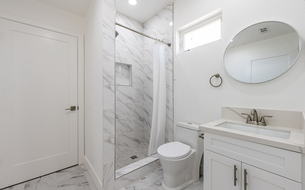 1286 West 35th Place - Photo 4 of 14