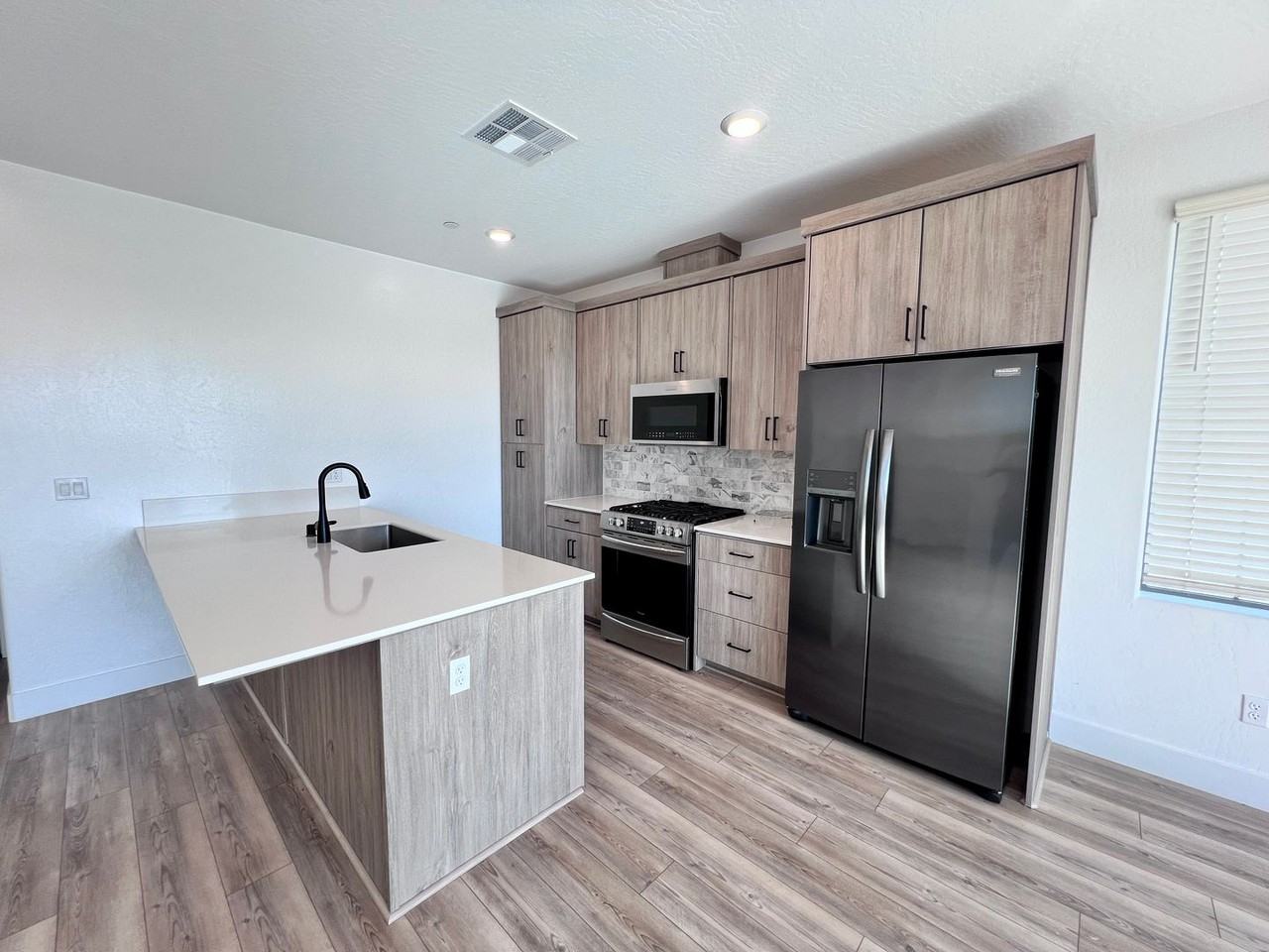 510 W Mahogany Ln - Photo 2 of 27