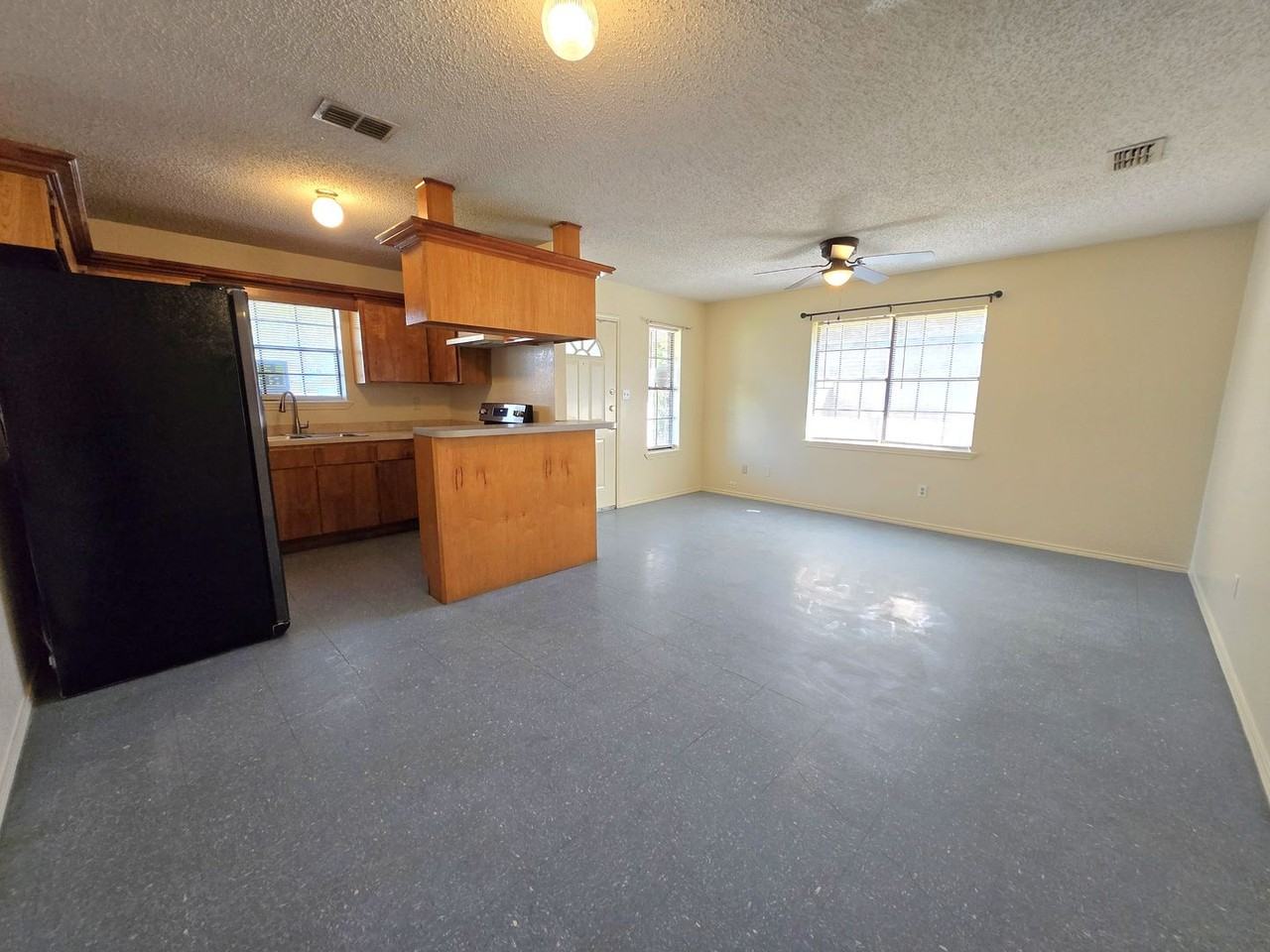 875 Ericka Cir - Photo 3 of 11