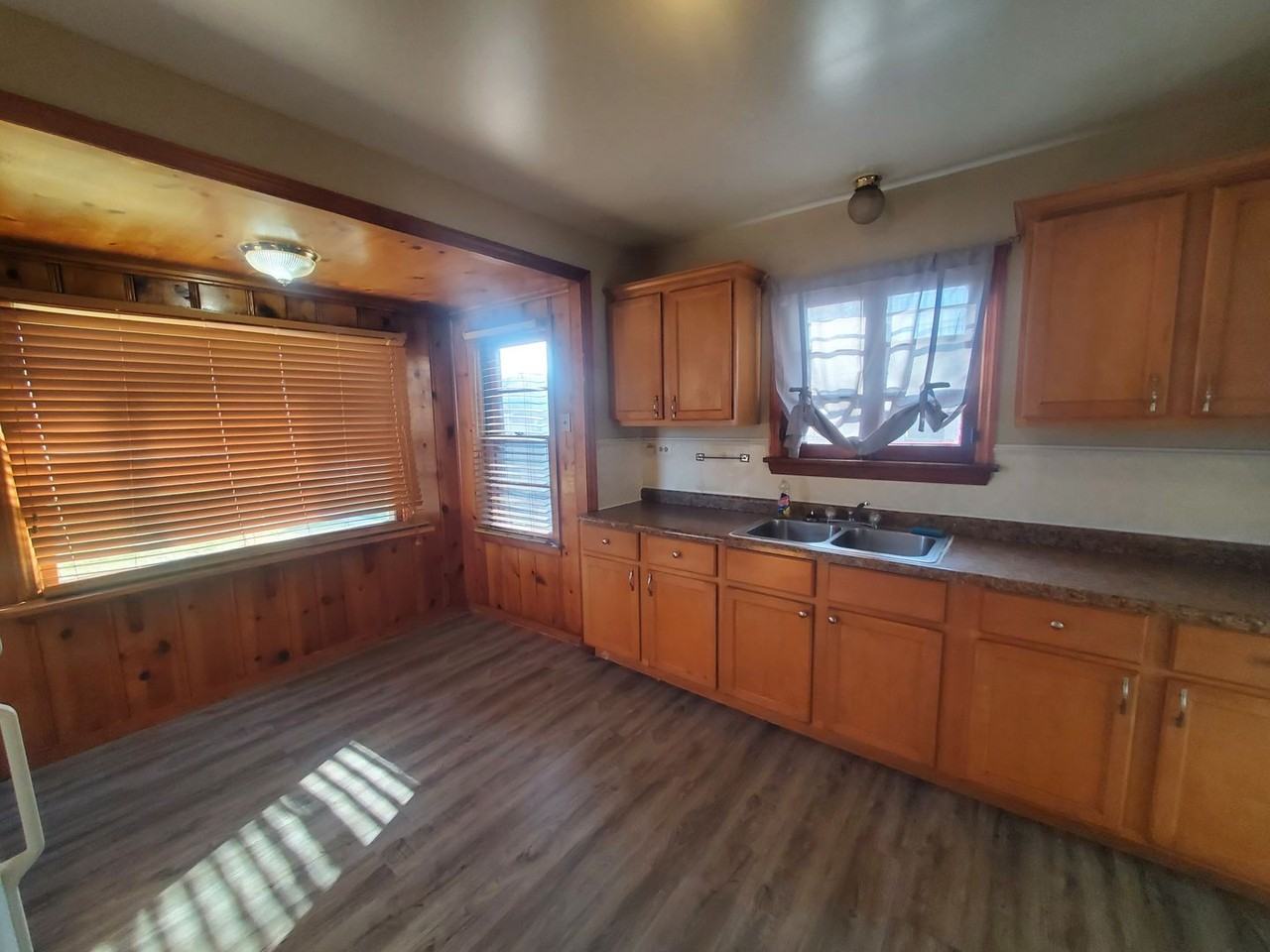 4028 North 46th Street - Photo 4 of 18