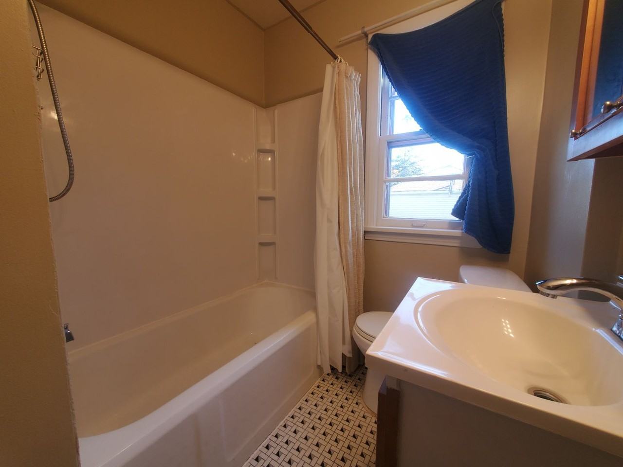 4028 North 46th Street - Photo 6 of 18