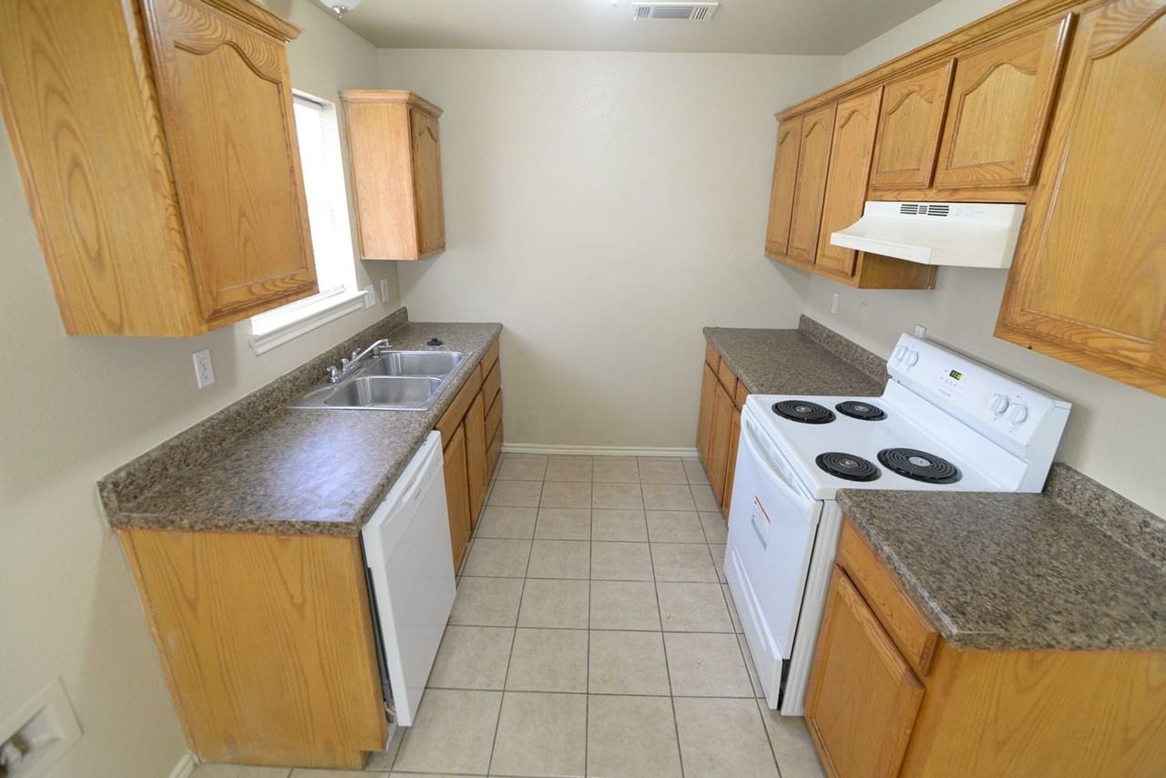 2419 Talco Dr - Photo 2 of 20