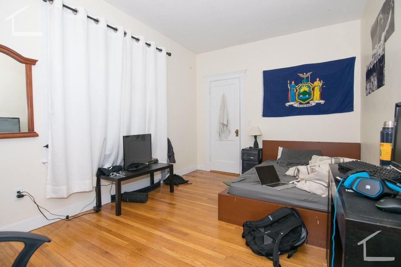 83 Gibbs St - Photo 2 of 4