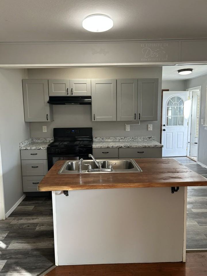 606 Harris St - Photo 4 of 17