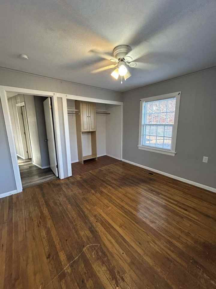 606 Harris St - Photo 6 of 17