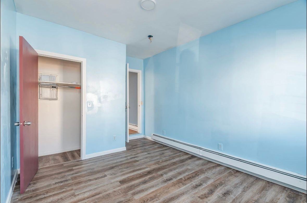 Warren St - Photo 2 of 9