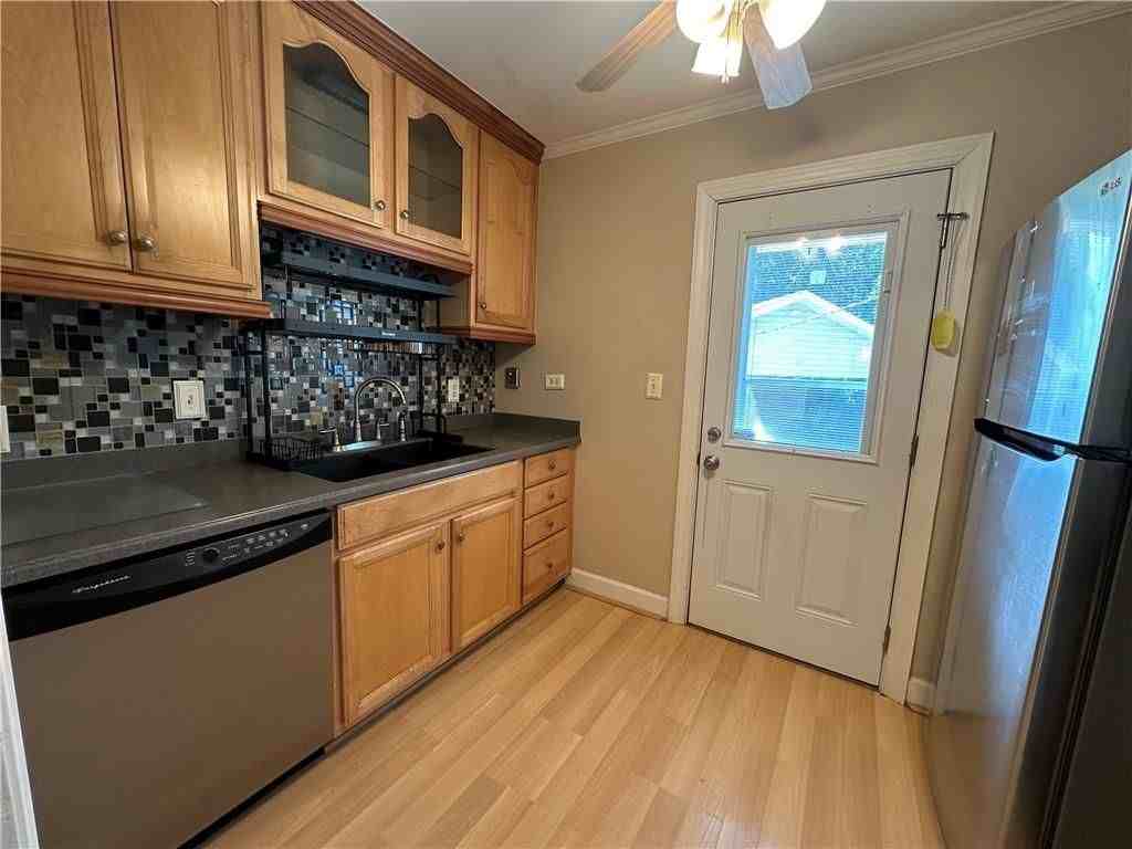 2351 Taylor Ave - Photo 6 of 15