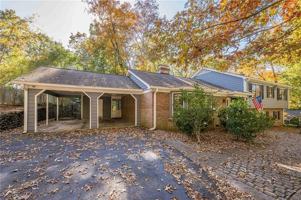 featured image of 6640 Williamson Dr