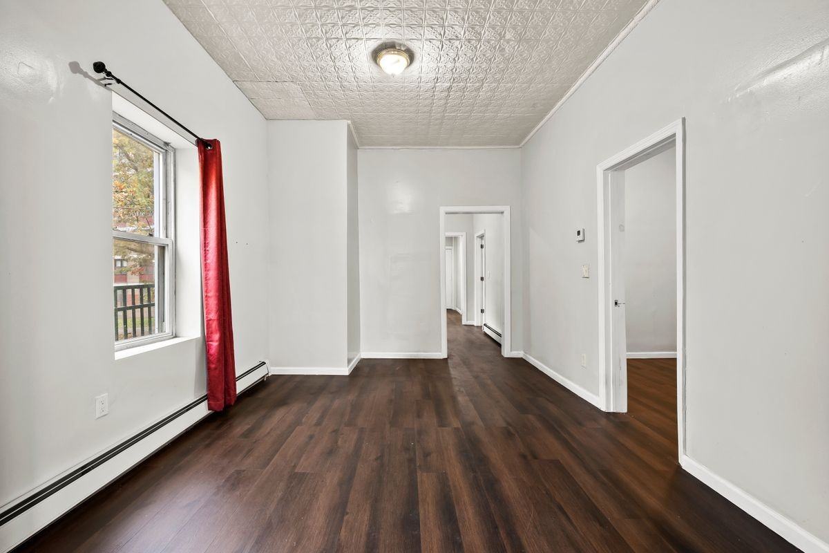 81 Franklin St ##1 - Photo 3 of 17