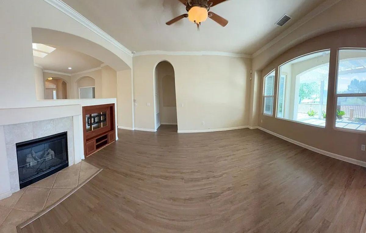 24212 Nobe St - Photo 6 of 17