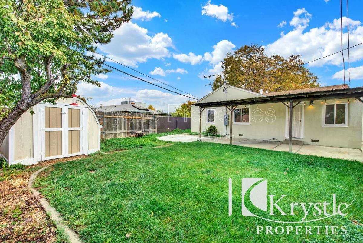 791 Rosewood Avenue - Photo 2 of 10