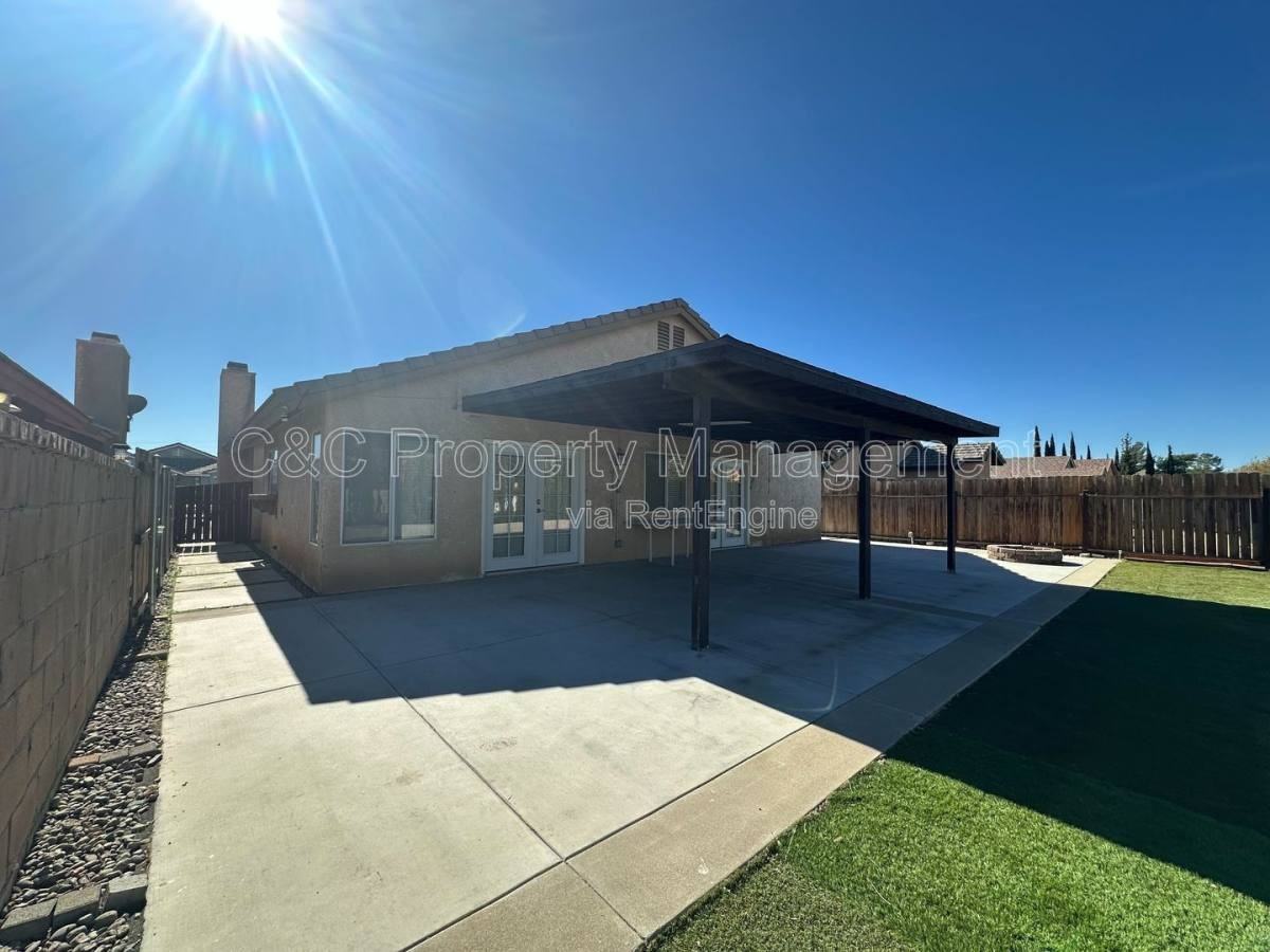 13600 Copperstone Dr - Photo 4 of 10