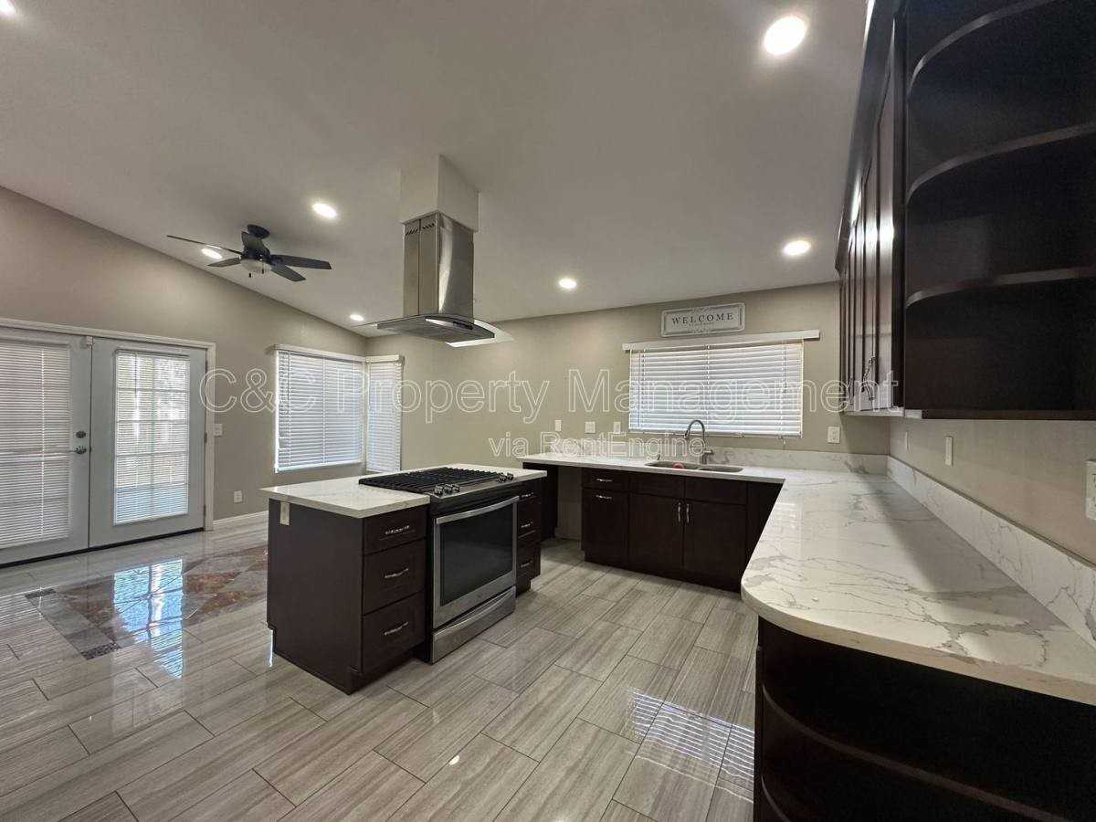 13600 Copperstone Dr - Photo 5 of 10