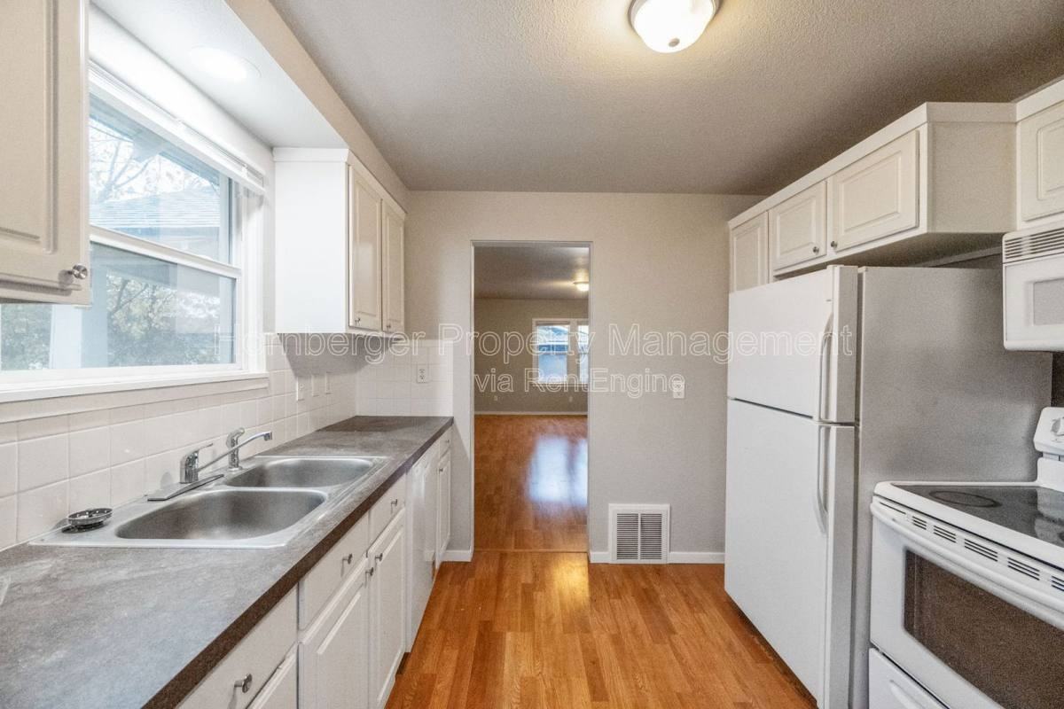 111 S Barker Rd - Photo 2 of 10