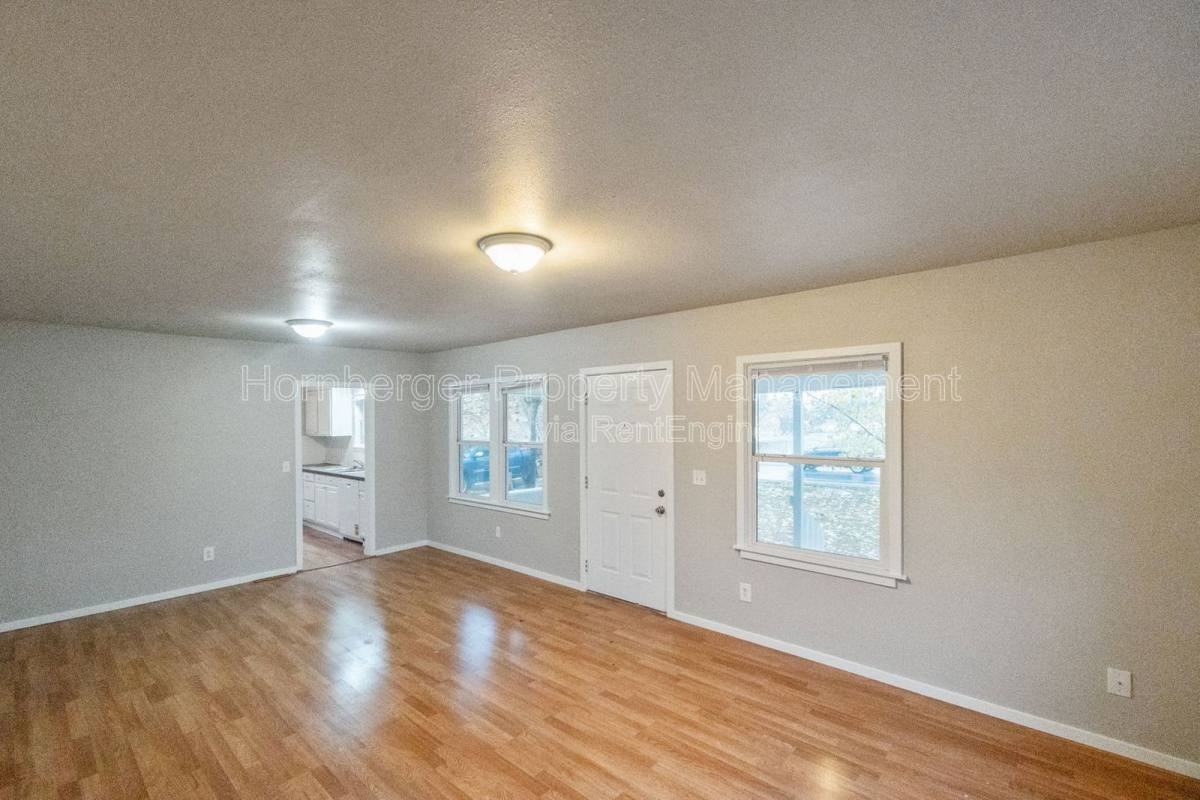 111 S Barker Rd - Photo 3 of 10