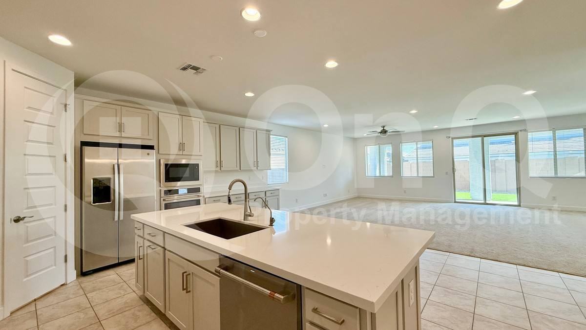 14255 W Alameda Rd - Photo 4 of 10