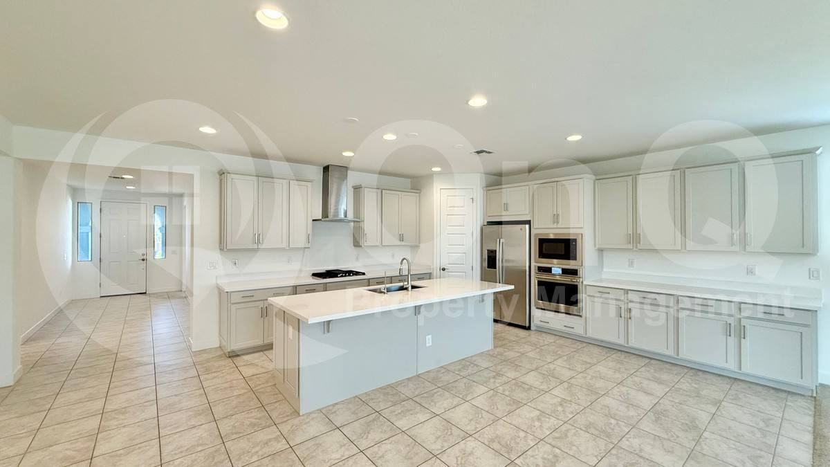 14255 W Alameda Rd - Photo 6 of 10