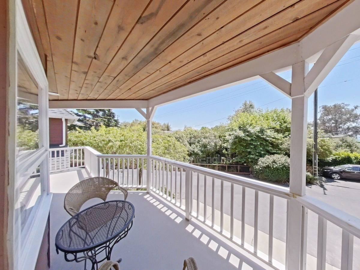 2570 Lillie Ave - Photo 3 of 9