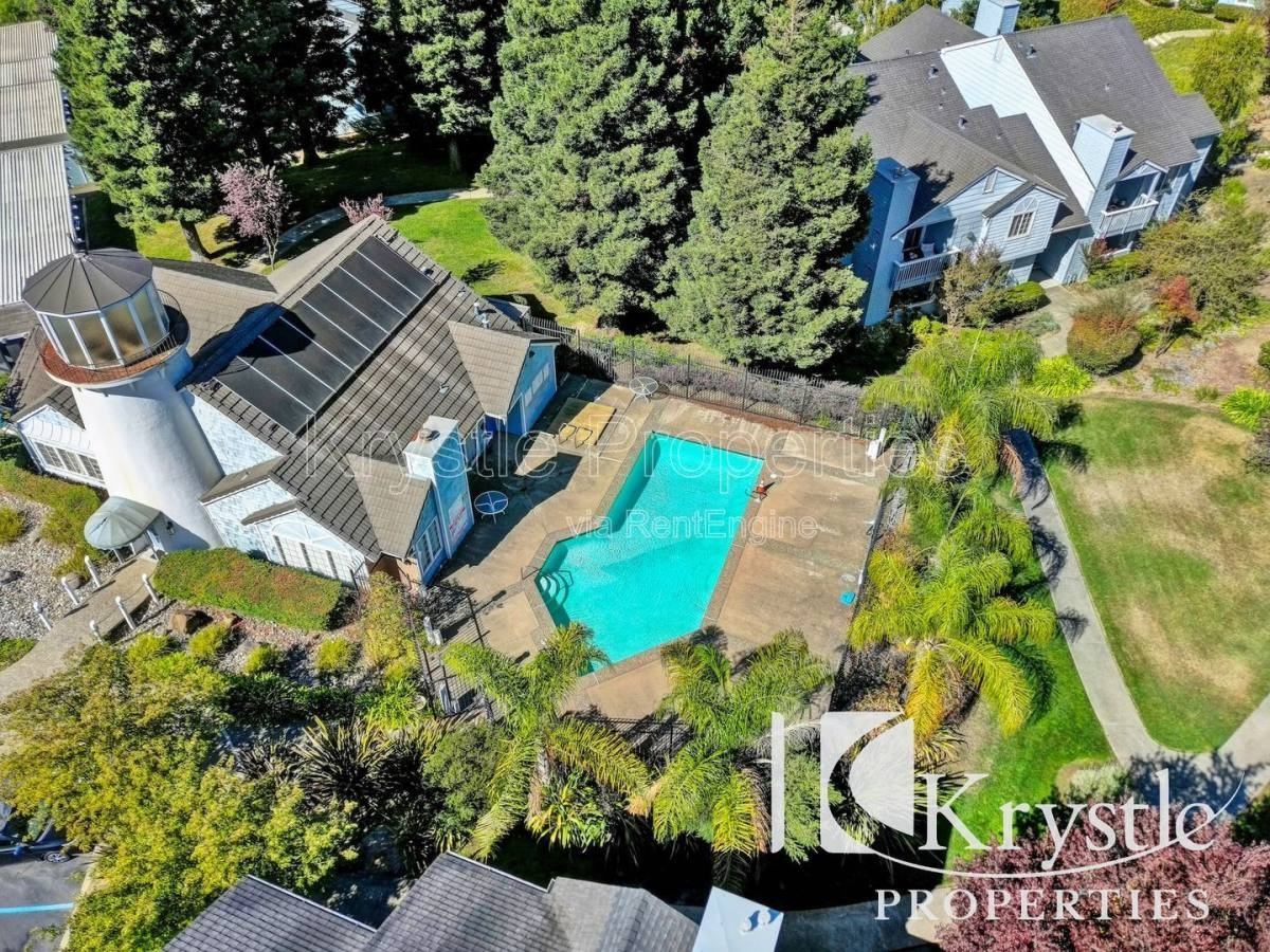 285 Lighthouse Dr - Photo 3 of 10