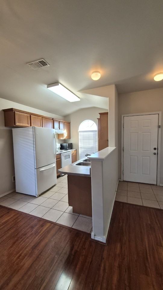 6546 94th St - Photo 6 of 16