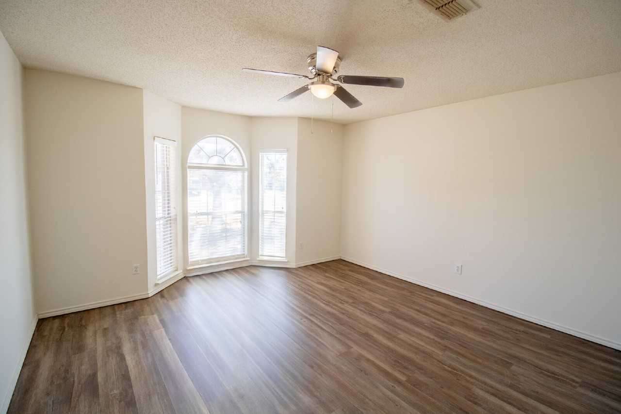 6126 16th St - Photo 7 of 14