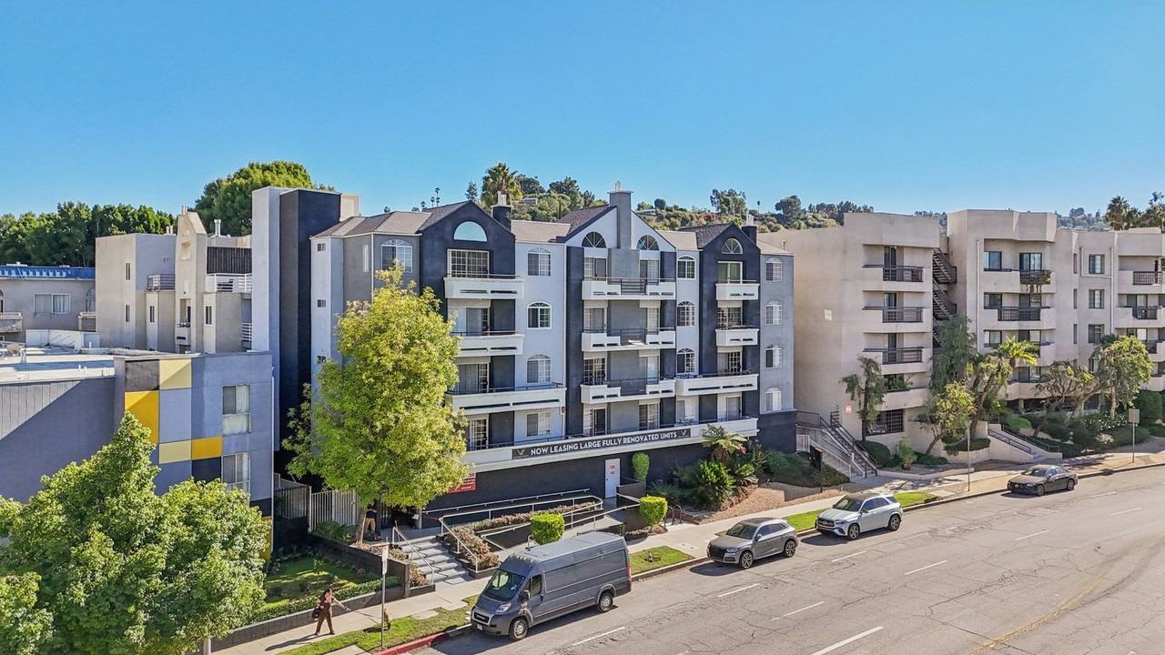 4378 Sepulveda Blvd - Photo 2 of 32