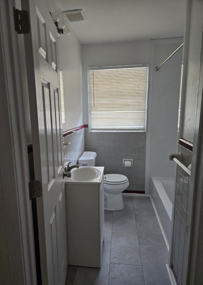 2332 Carey Drive Southeast - Photo 6 of 12