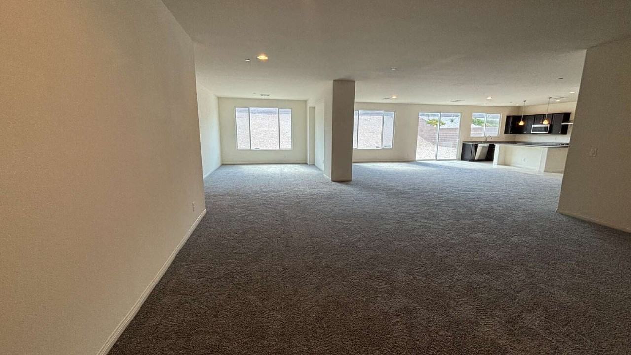 4709 N Park St - Photo 3 of 50