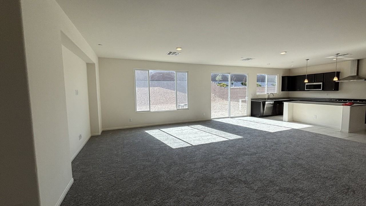 4709 N Park St - Photo 6 of 50