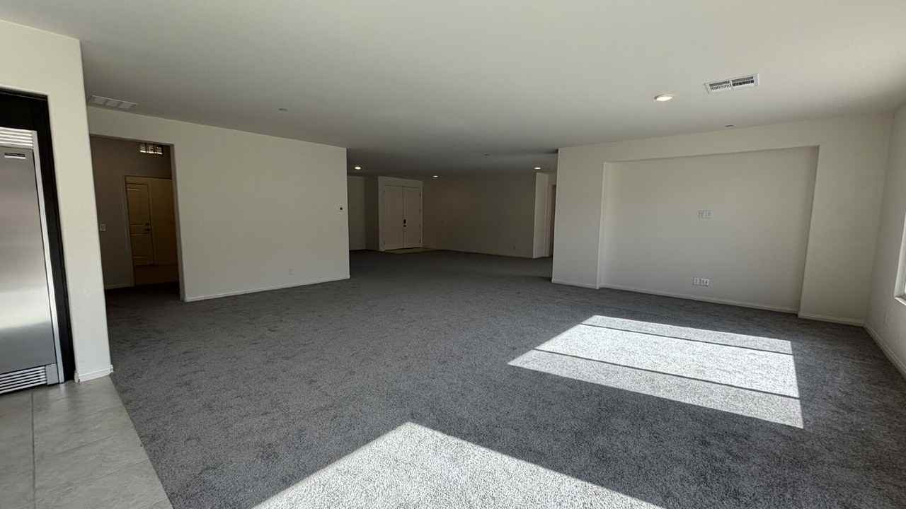 4709 N Park St - Photo 7 of 50