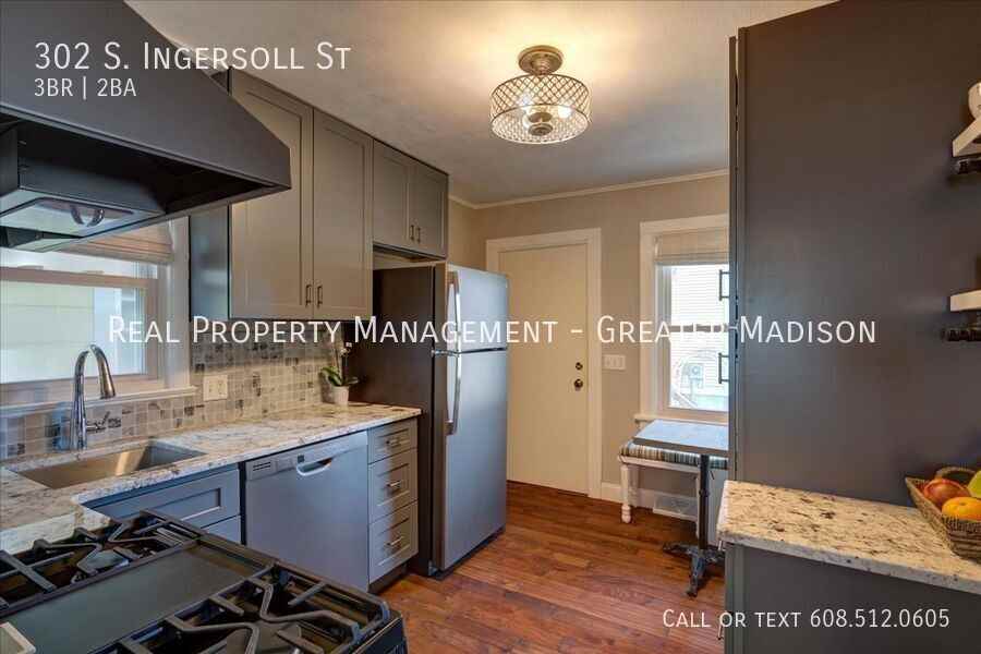 302 S Ingersoll St - Photo 2 of 9