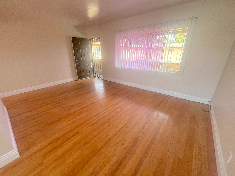 515 W G St - Photo 3 of 32