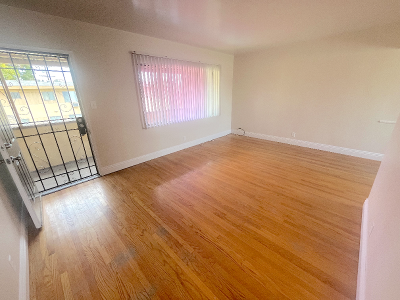 515 W G St - Photo 4 of 32